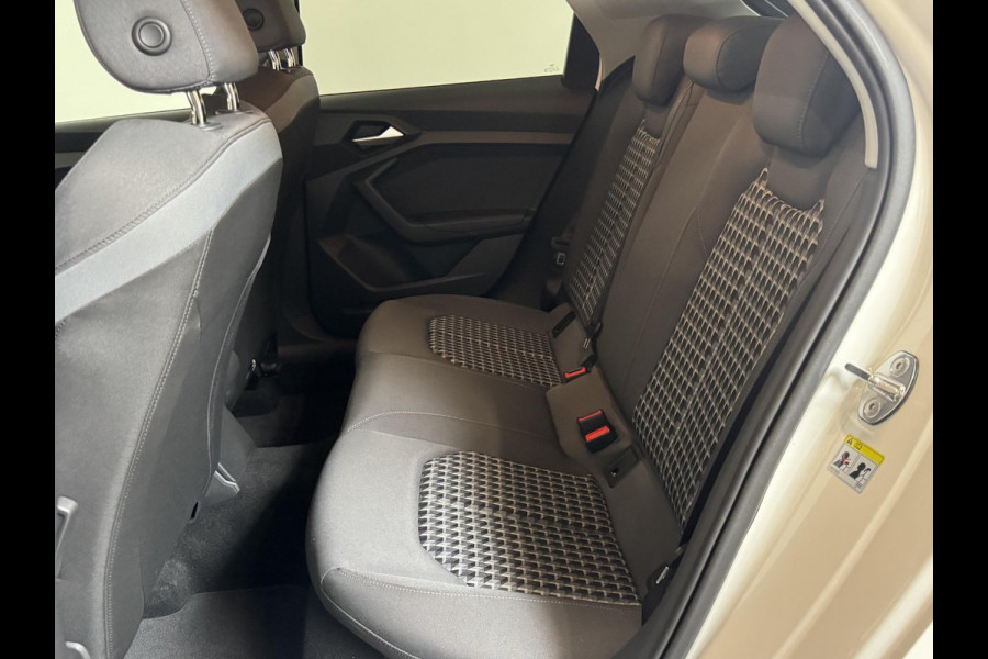Audi A1 Sportback 30 TFSI 110pk Pro Line Navigatie MMi plus Airco Cruise control Instap verlichting Sportstoelen Lichtmetalen velgen