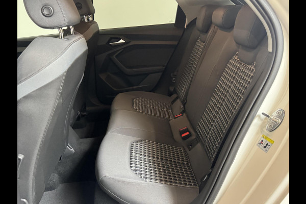 Audi A1 Sportback 30 TFSI 110pk Pro Line Navigatie MMi plus Airco Cruise control Instap verlichting Sportstoelen Lichtmetalen velgen