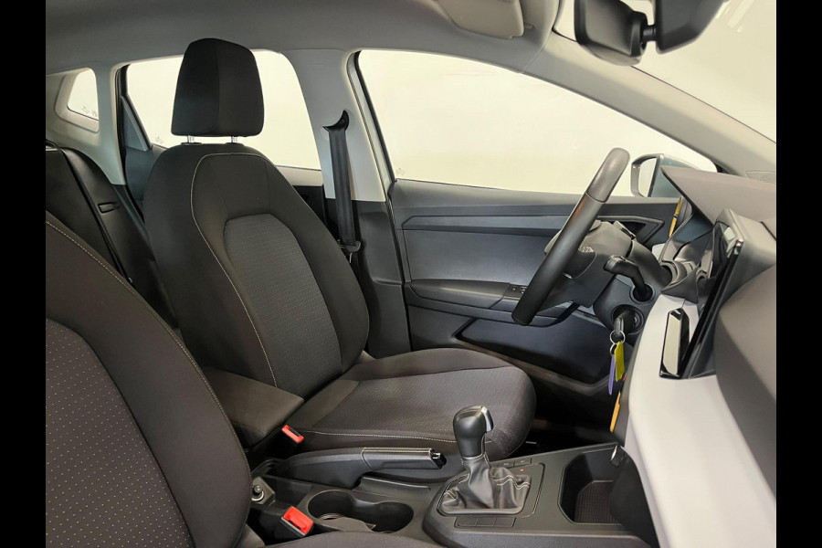 Seat Ibiza 1.0 TSI 110 pk DSG Urban Silver Full LED Navi 9,2 inch CarPlay Climatronic PDC Cruise Lane Assist Front Assist DAB+ 15 inch LMV
