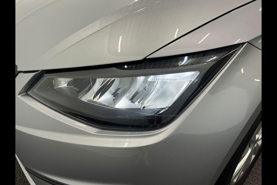 Seat Ibiza 1.0 TSI 110 pk DSG Urban Silver Full LED Navi 9,2 inch CarPlay Climatronic PDC Cruise Lane Assist Front Assist DAB+ 15 inch LMV