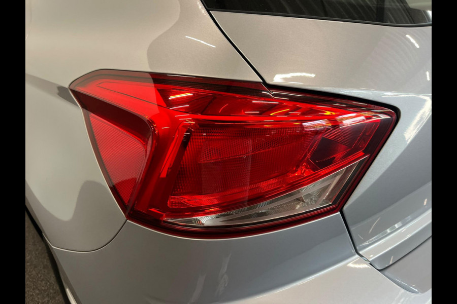 Seat Ibiza 1.0 TSI 110 pk DSG Urban Silver Full LED Navi 9,2 inch CarPlay Climatronic PDC Cruise Lane Assist Front Assist DAB+ 15 inch LMV