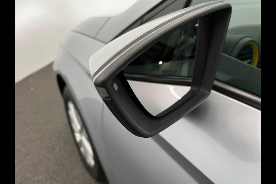 Seat Ibiza 1.0 TSI 110 pk DSG Urban Silver Full LED Navi 9,2 inch CarPlay Climatronic PDC Cruise Lane Assist Front Assist DAB+ 15 inch LMV