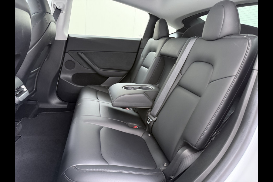 Tesla Model Y RWD 300PK LFP Accu Trekhaak Warmtepomp Leer Navi Ecc Adap.Cruise Panoramadak Camera's SOH 92,5% Stuur+Stoelverwarming Led Traffic-Aware Cruise Control Toybox Elek.Achterklep 1.600KG Trekgewicht 1e Eigenaar Origineel Nederlandse Auto