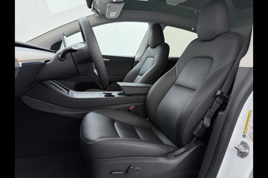 Tesla Model Y RWD 300PK LFP Accu Trekhaak Warmtepomp Leer Navi Ecc Adap.Cruise Panoramadak Camera's SOH 92,5% Stuur+Stoelverwarming Led Traffic-Aware Cruise Control Toybox Elek.Achterklep 1.600KG Trekgewicht 1e Eigenaar Origineel Nederlandse Auto