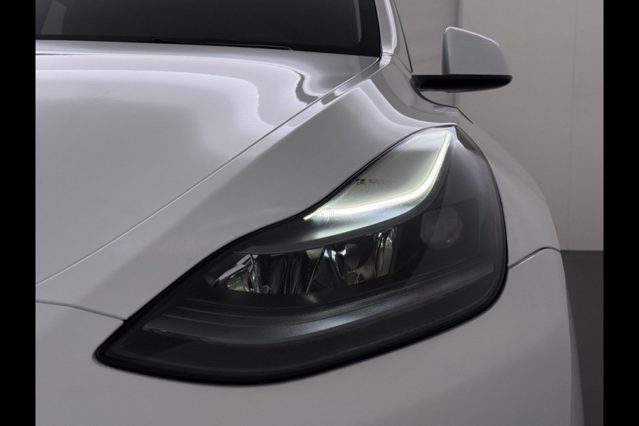 Tesla Model Y RWD 300PK LFP Accu Trekhaak Warmtepomp Leer Navi Ecc Adap.Cruise Panoramadak Camera's SOH 92,5% Stuur+Stoelverwarming Led Traffic-Aware Cruise Control Toybox Elek.Achterklep 1.600KG Trekgewicht 1e Eigenaar Origineel Nederlandse Auto