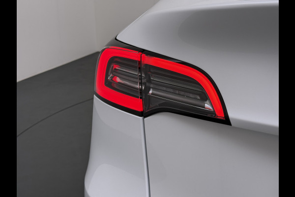 Tesla Model Y RWD 300PK LFP Accu Trekhaak Warmtepomp Leer Navi Ecc Adap.Cruise Panoramadak Camera's SOH 92,5% Stuur+Stoelverwarming Led Traffic-Aware Cruise Control Toybox Elek.Achterklep 1.600KG Trekgewicht 1e Eigenaar Origineel Nederlandse Auto