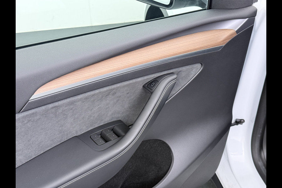 Tesla Model Y RWD 300PK LFP Accu Trekhaak Warmtepomp Leer Navi Ecc Adap.Cruise Panoramadak Camera's SOH 92,5% Stuur+Stoelverwarming Led Traffic-Aware Cruise Control Toybox Elek.Achterklep 1.600KG Trekgewicht 1e Eigenaar Origineel Nederlandse Auto