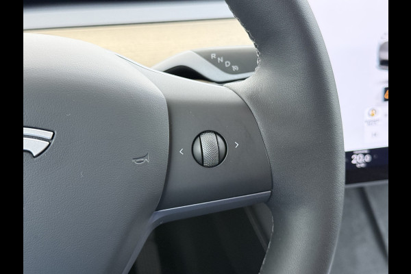 Tesla Model Y RWD 300PK LFP Accu Trekhaak Warmtepomp Leer Navi Ecc Adap.Cruise Panoramadak Camera's SOH 92,5% Stuur+Stoelverwarming Led Traffic-Aware Cruise Control Toybox Elek.Achterklep 1.600KG Trekgewicht 1e Eigenaar Origineel Nederlandse Auto