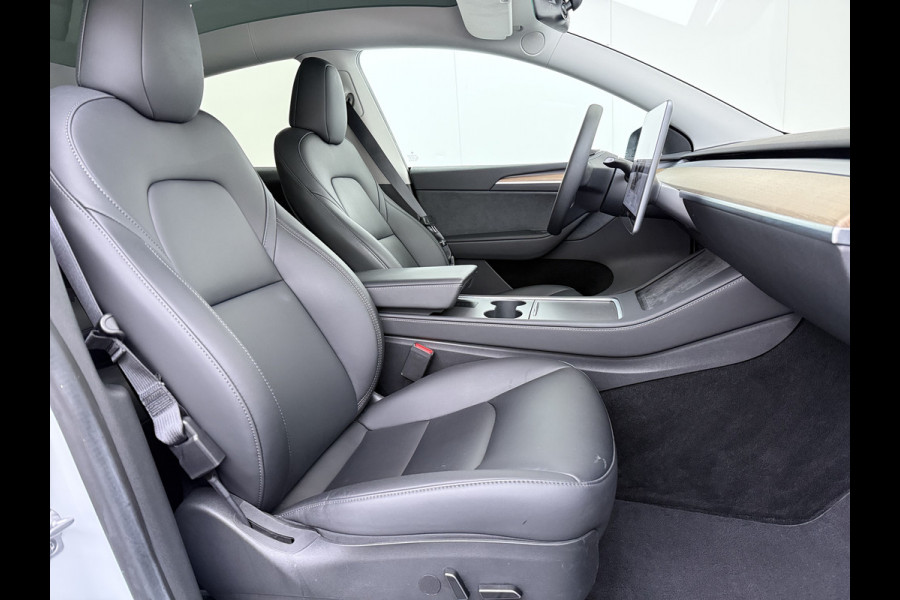 Tesla Model Y RWD 300PK LFP Accu Trekhaak Warmtepomp Leer Navi Ecc Adap.Cruise Panoramadak Camera's SOH 92,5% Stuur+Stoelverwarming Led Traffic-Aware Cruise Control Toybox Elek.Achterklep 1.600KG Trekgewicht 1e Eigenaar Origineel Nederlandse Auto