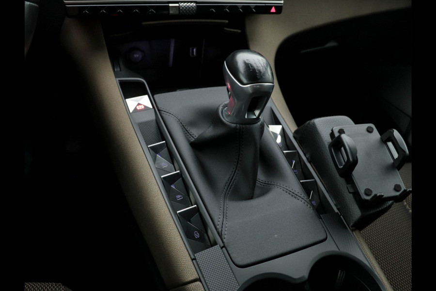 DS 7 Crossback 1.5 BlueHDI So Chic (INCL-BTW) *DIGI-COCKPIT | NAVI-FULLMAP | FULL-LED | MICROFIBRE | CAMERA | KEYLESS | CARPLAY | ADAPTIVE-CRUISE | DAB | PRIVACYGLASS | PDC | HEATED-SPORTSEATS | TOWBAR | 18"ALU*