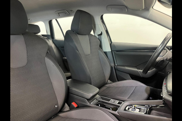 Škoda Octavia Combi 1.0 e-TSI Business Edition Trekhaak Airco ECC Navi Wireless Carplay PDC VA Full LED Virtual Cockpit Cruise Control