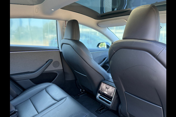 Tesla Model 3 Premium Long Range RWD 78 kWh TAXI RIJKLAAR INCL CABMAN METER