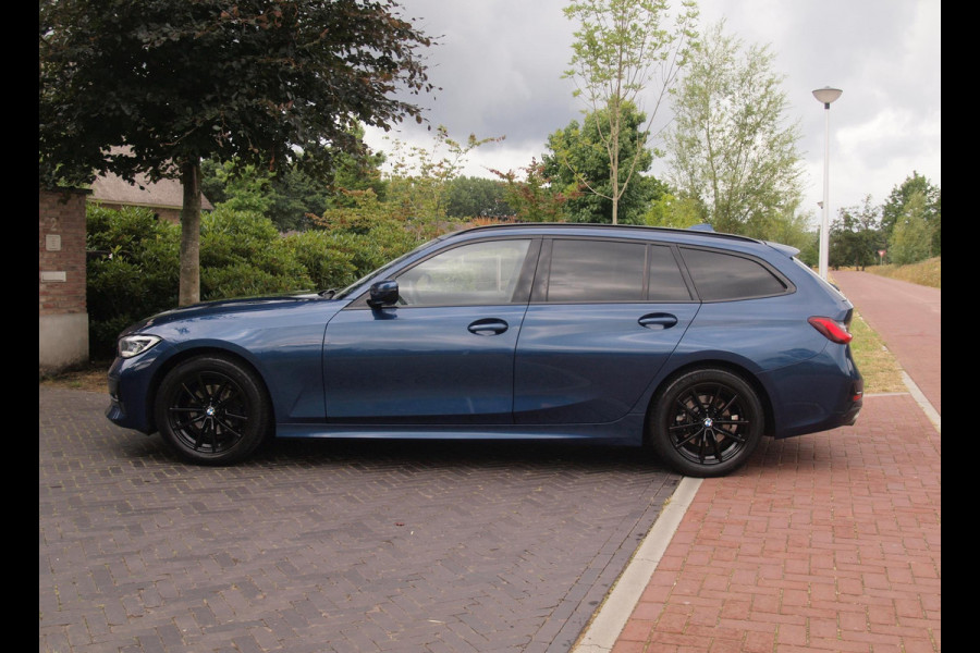 BMW 3 Serie Touring 318i High Executive | Camera | Sfeerverlichting | Apple Carplay | LED-Laser | NL-Auto |