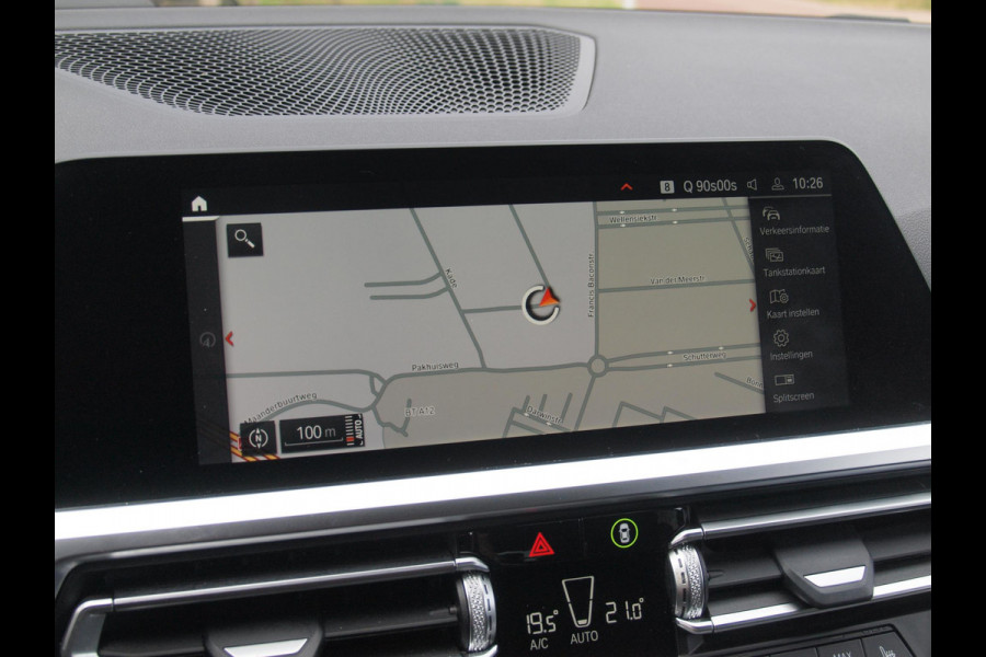 BMW 3 Serie Touring 318i High Executive | Camera | Sfeerverlichting | Apple Carplay | LED-Laser | NL-Auto |