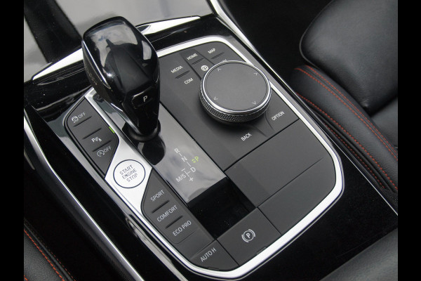 BMW 3 Serie Touring 318i High Executive | Camera | Sfeerverlichting | Apple Carplay | LED-Laser | NL-Auto |