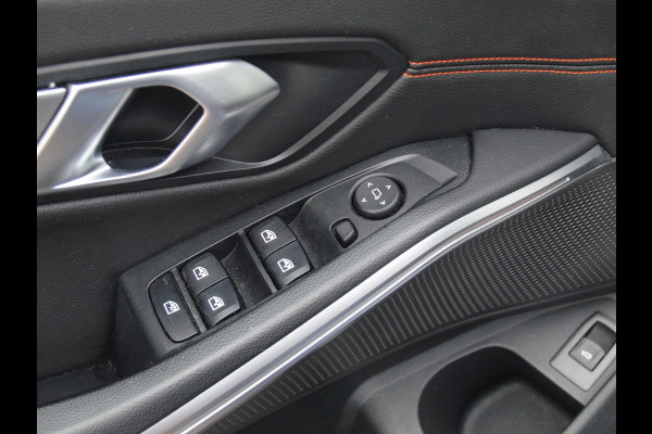 BMW 3 Serie Touring 318i High Executive | Camera | Sfeerverlichting | Apple Carplay | LED-Laser | NL-Auto |