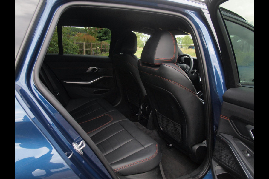 BMW 3 Serie Touring 318i High Executive | Camera | Sfeerverlichting | Apple Carplay | LED-Laser | NL-Auto |