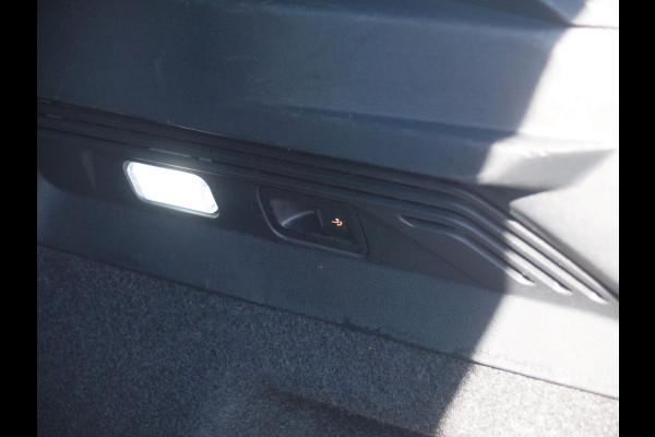 Volkswagen ID.4 Business 77 kWh | Camera | Trekhaak | Sfeerverlichting | Style Plus Pakket | NL-Auto |