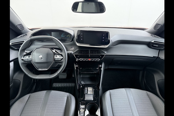 Peugeot e-2008 EV Allure 50kWh SOH 97% Two Tone 3D-Navi Stoelverwarming Apple Carplay Android Auto Ecc Cruise Control Regen-Lichtsensor Privacy Glas Keyless Connected-Apps DAB Bluetooth Led Lane Assist Isofix Dealeronderhouden 1e Eigenaar Origineel Nederlandse Auto