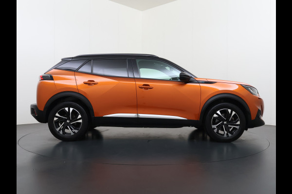 Peugeot e-2008 EV Allure 50kWh SOH 97% Two Tone 3D-Navi Stoelverwarming Apple Carplay Android Auto Ecc Cruise Control Regen-Lichtsensor Privacy Glas Keyless Connected-Apps DAB Bluetooth Led Lane Assist Isofix Dealeronderhouden 1e Eigenaar Origineel Nederlandse Auto