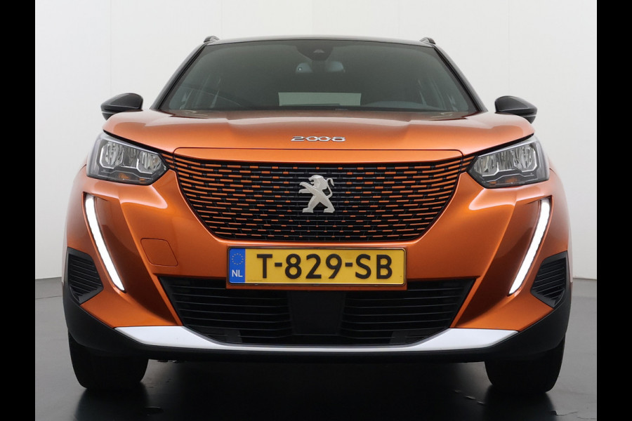 Peugeot e-2008 EV Allure 50kWh SOH 97% Two Tone 3D-Navi Stoelverwarming Apple Carplay Android Auto Ecc Cruise Control Regen-Lichtsensor Privacy Glas Keyless Connected-Apps DAB Bluetooth Led Lane Assist Isofix Dealeronderhouden 1e Eigenaar Origineel Nederlandse Auto
