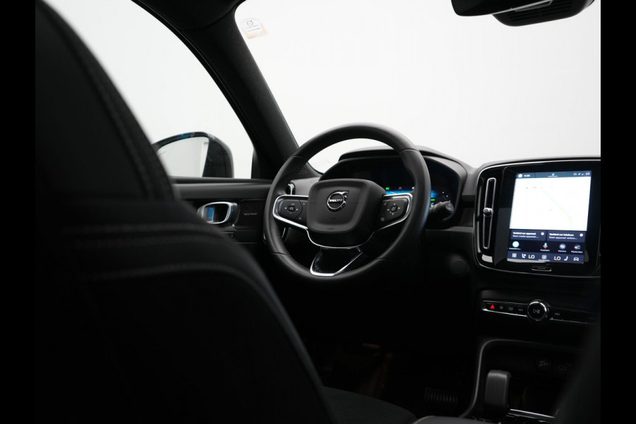 Volvo XC40 Recharge Ultimate 70 kWh 232pk Dealer O.H | Panodak | Adaptive Cruise | Harman / Kardon | 360 Camera | Alcantara Sportstoelen Memory & Verwarmd | Apple Carplay | Keyless | Stuurverwarming | BLIS | Google Assistant & Maps | Virtual | Navigatie | DAB | 20"L.M | Plug In Hybrid |