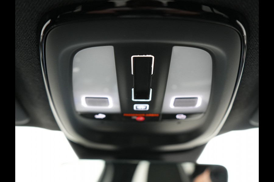 Volvo XC40 Recharge Ultimate 70 kWh 232pk Dealer O.H | Panodak | Adaptive Cruise | Harman / Kardon | 360 Camera | Alcantara Sportstoelen Memory & Verwarmd | Apple Carplay | Keyless | Stuurverwarming | BLIS | Google Assistant & Maps | Virtual | Navigatie | DAB | 20"L.M | Plug In Hybrid |