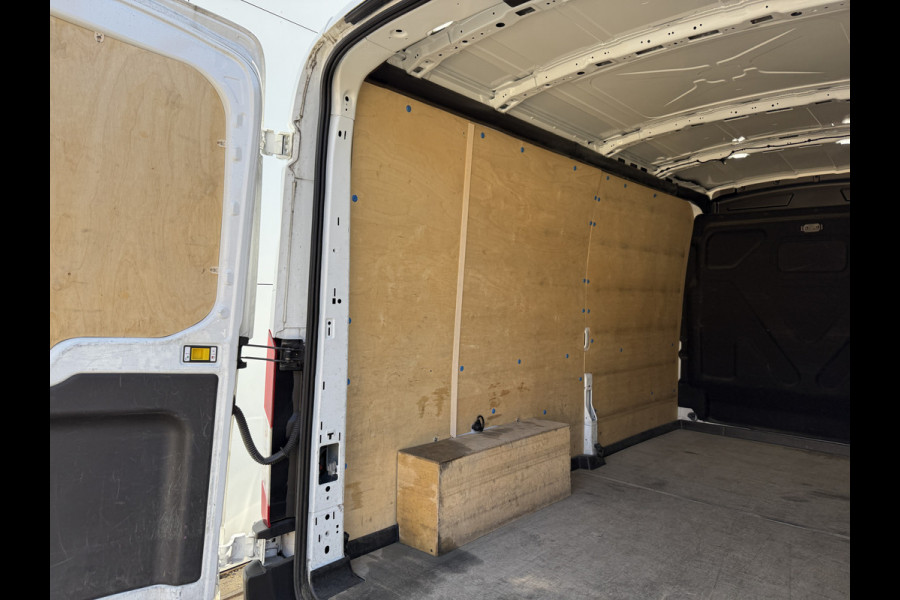 Ford Transit 2.0 TDCI 130PK L3H2 Airco Cruise control Parkeersensoren v+a Camera Voorruitverwarming