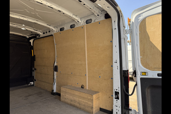 Ford Transit 2.0 TDCI 130PK L3H2 Airco Cruise control Parkeersensoren v+a Camera Voorruitverwarming