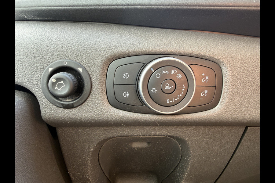 Ford Transit 2.0 TDCI 130PK L3H2 Airco Cruise control Parkeersensoren v+a Camera Voorruitverwarming