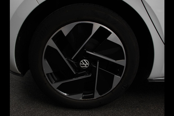Volkswagen ID.3 First 58 kWh SOH 86% Navigatie Apple Carplay/Android Auto Adaptive Cruise Control Parkeersensoren Stoel- en stuurverwarming Lichtmetalen velgen Climate Control