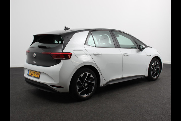 Volkswagen ID.3 First 58 kWh SOH 86% Navigatie Apple Carplay/Android Auto Adaptive Cruise Control Parkeersensoren Stoel- en stuurverwarming Lichtmetalen velgen Climate Control