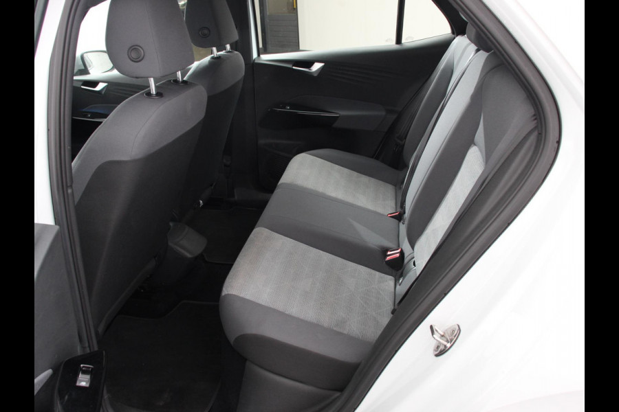 Volkswagen ID.3 First 58 kWh SOH 86% Navigatie Apple Carplay/Android Auto Adaptive Cruise Control Parkeersensoren Stoel- en stuurverwarming Lichtmetalen velgen Climate Control