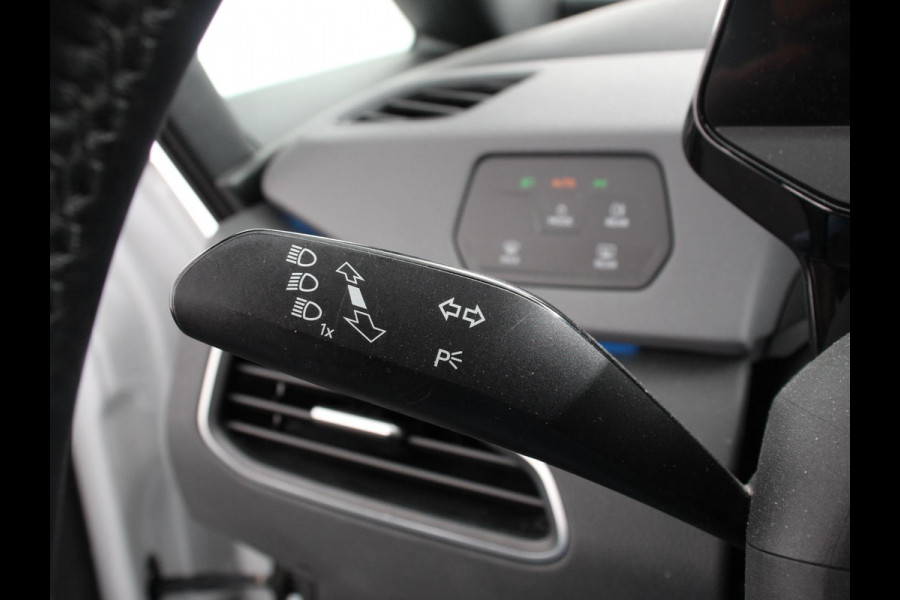 Volkswagen ID.3 First 58 kWh SOH 86% Navigatie Apple Carplay/Android Auto Adaptive Cruise Control Parkeersensoren Stoel- en stuurverwarming Lichtmetalen velgen Climate Control