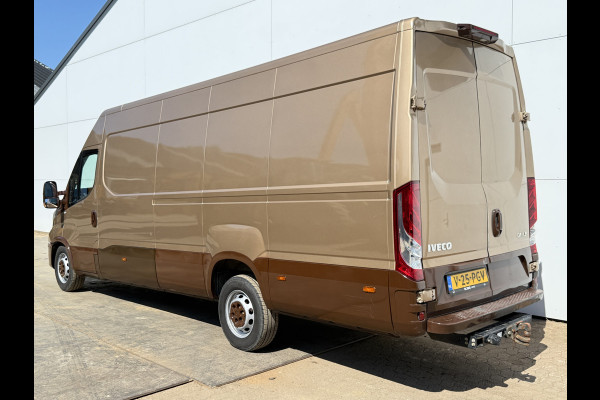 Iveco Daily 35S18 3.0 Automaat L4H3 180PK Cruise control LED Climate control Camera Trekhaak 3.5t Luchtgeveerde stoel