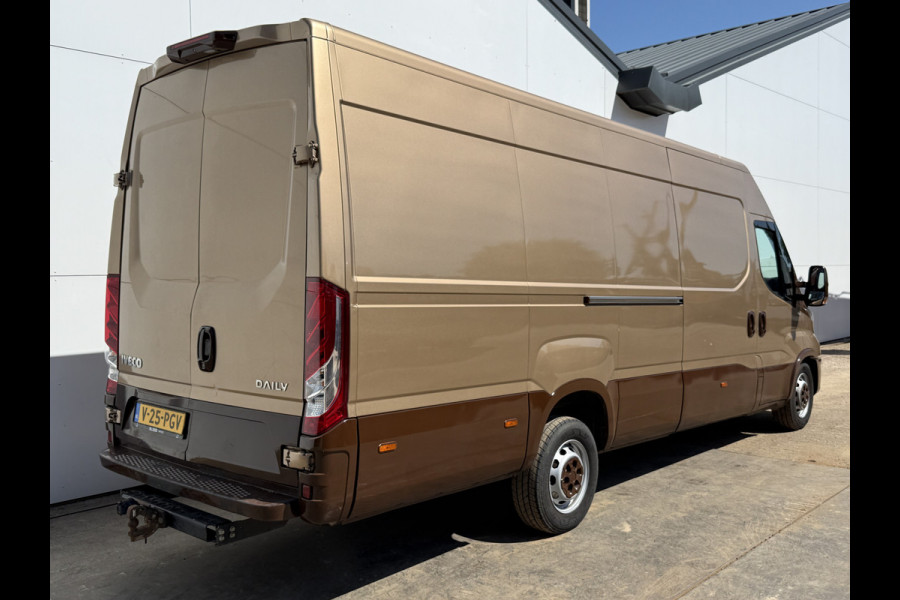 Iveco Daily 35S18 3.0 Automaat L4H3 180PK Cruise control LED Climate control Camera Trekhaak 3.5t Luchtgeveerde stoel