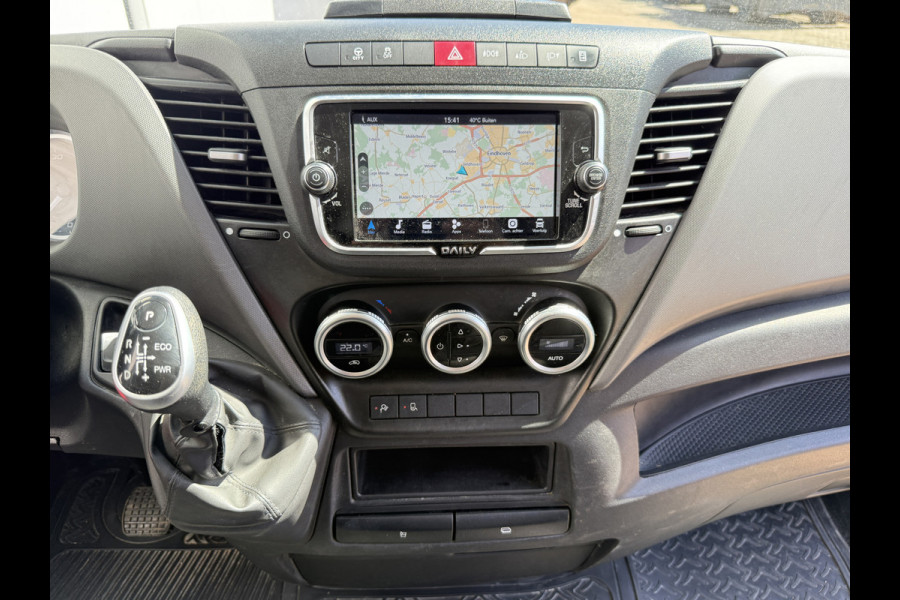 Iveco Daily 35S18 3.0 Automaat L4H3 180PK Cruise control LED Climate control Camera Trekhaak 3.5t Luchtgeveerde stoel