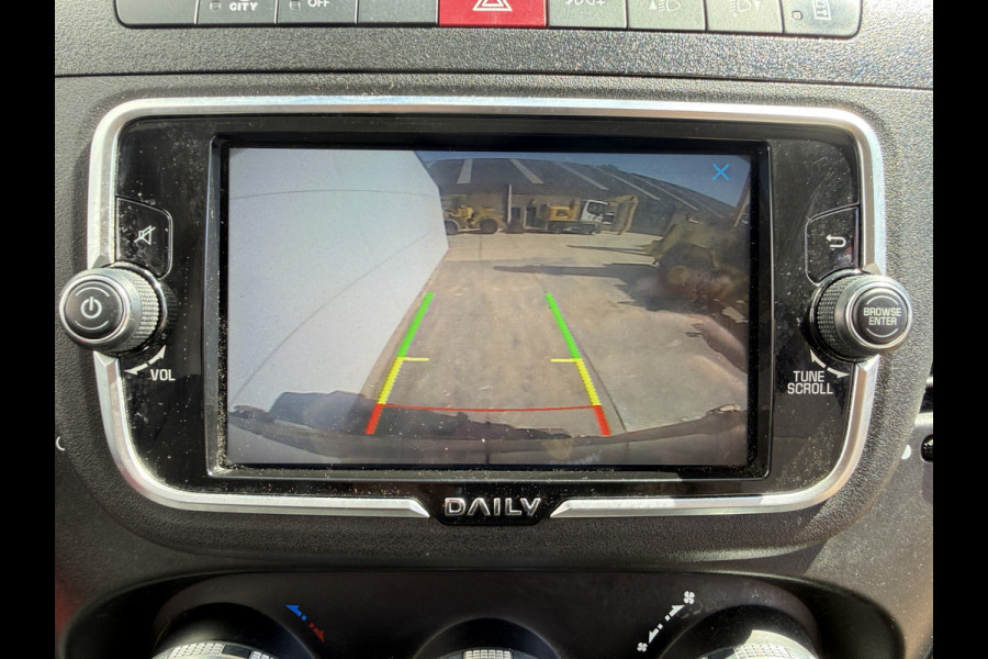 Iveco Daily 35S18 3.0 Automaat L4H3 180PK Cruise control LED Climate control Camera Trekhaak 3.5t Luchtgeveerde stoel