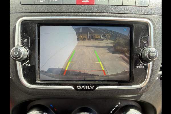 Iveco Daily 35S18 3.0 Automaat L4H3 180PK Cruise control LED Climate control Camera Trekhaak 3.5t Luchtgeveerde stoel