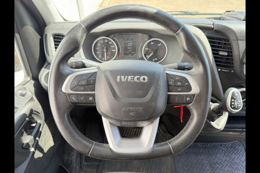Iveco Daily 35S18 3.0 Automaat L4H3 180PK Cruise control LED Climate control Camera Trekhaak 3.5t Luchtgeveerde stoel