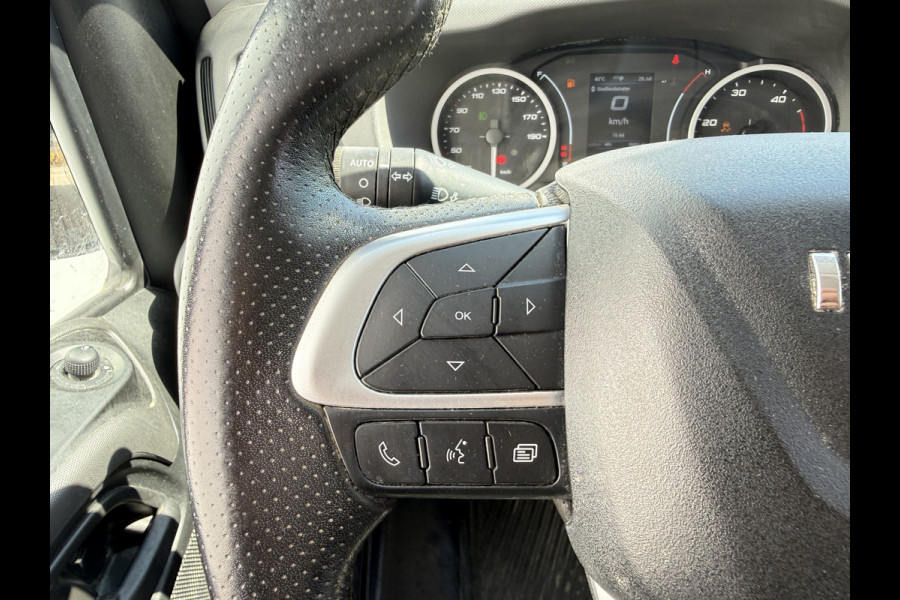 Iveco Daily 35S18 3.0 Automaat L4H3 180PK Cruise control LED Climate control Camera Trekhaak 3.5t Luchtgeveerde stoel