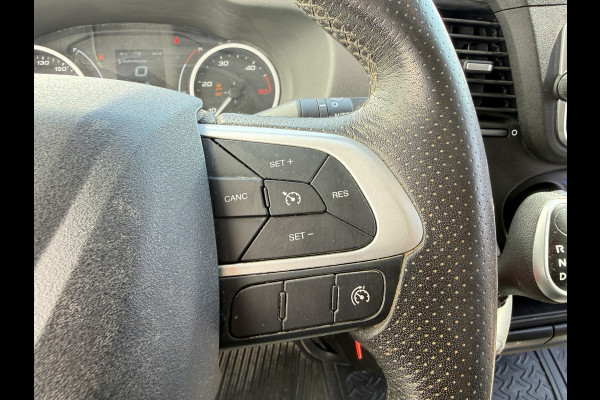 Iveco Daily 35S18 3.0 Automaat L4H3 180PK Cruise control LED Climate control Camera Trekhaak 3.5t Luchtgeveerde stoel