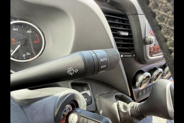 Iveco Daily 35S18 3.0 Automaat L4H3 180PK Cruise control LED Climate control Camera Trekhaak 3.5t Luchtgeveerde stoel