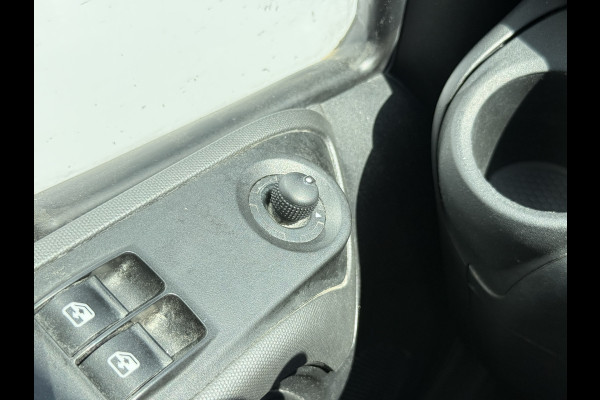 Iveco Daily 35S18 3.0 Automaat L4H3 180PK Cruise control LED Climate control Camera Trekhaak 3.5t Luchtgeveerde stoel