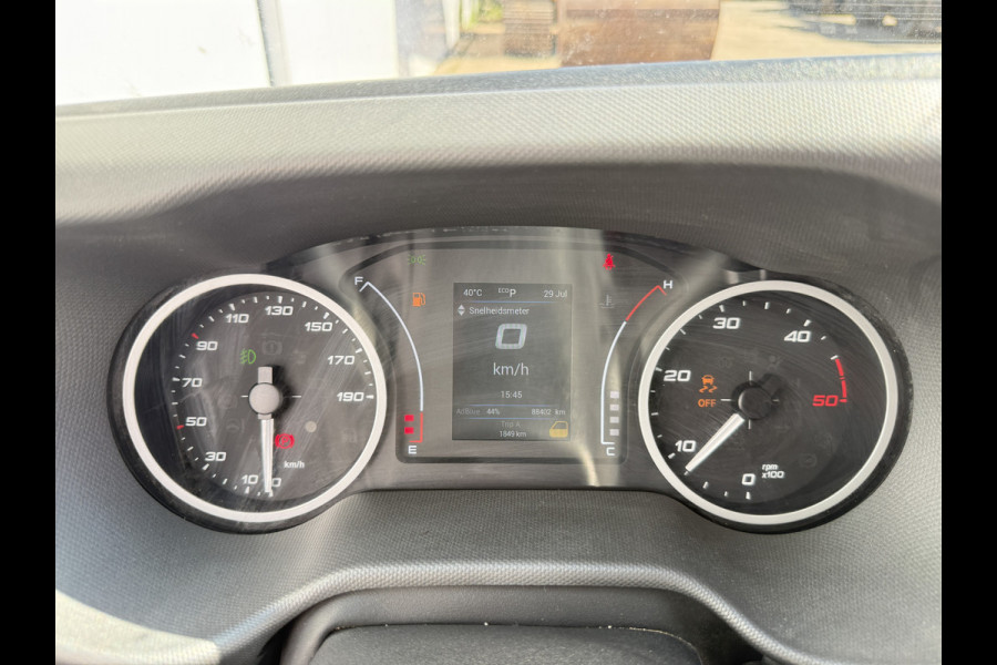 Iveco Daily 35S18 3.0 Automaat L4H3 180PK Cruise control LED Climate control Camera Trekhaak 3.5t Luchtgeveerde stoel