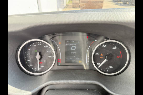 Iveco Daily 35S18 3.0 Automaat L4H3 180PK Cruise control LED Climate control Camera Trekhaak 3.5t Luchtgeveerde stoel