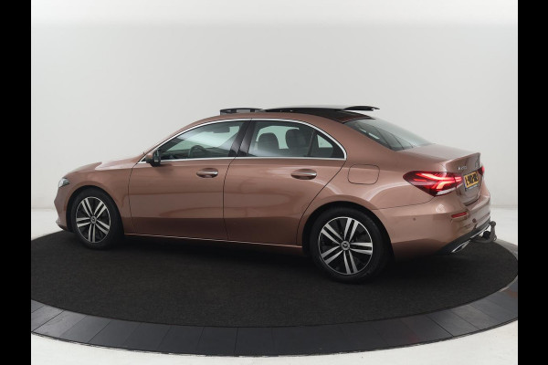 Mercedes-Benz A-Klasse 200 Business Solution Luxury | Trekhaak | Panoramadak | Leder | Memory | Sfeerverlichting | Full LED | Stoelverwarming | Camera | Park assist | Cruise control |