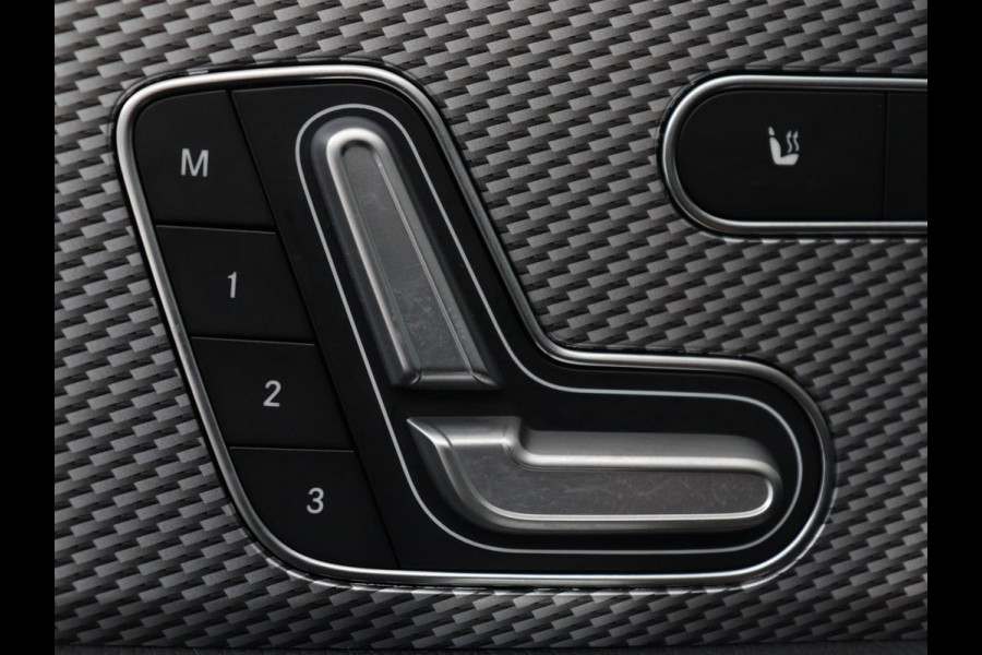 Mercedes-Benz A-Klasse 200 Business Solution Luxury | Trekhaak | Panoramadak | Leder | Memory | Sfeerverlichting | Full LED | Stoelverwarming | Camera | Park assist | Cruise control |