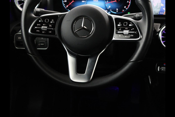 Mercedes-Benz A-Klasse 200 Business Solution Luxury | Trekhaak | Panoramadak | Leder | Memory | Sfeerverlichting | Full LED | Stoelverwarming | Camera | Park assist | Cruise control |