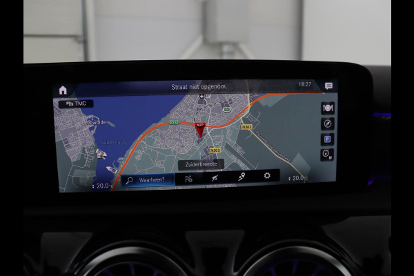 Mercedes-Benz A-Klasse 200 Business Solution Luxury | Trekhaak | Panoramadak | Leder | Memory | Sfeerverlichting | Full LED | Stoelverwarming | Camera | Park assist | Cruise control |